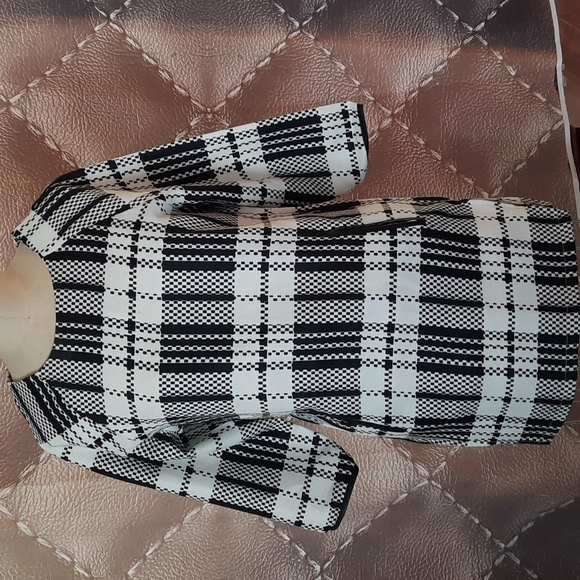 Terrific New B/W Plaid Tunic Top. - Picture 1 of 6